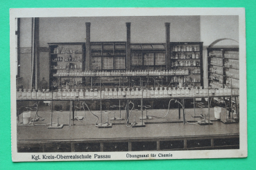 AK Passau / 1920er Jahre / Königliche Kreis Oberrealschule Schule / Übungssaal für Chemie / Geräte